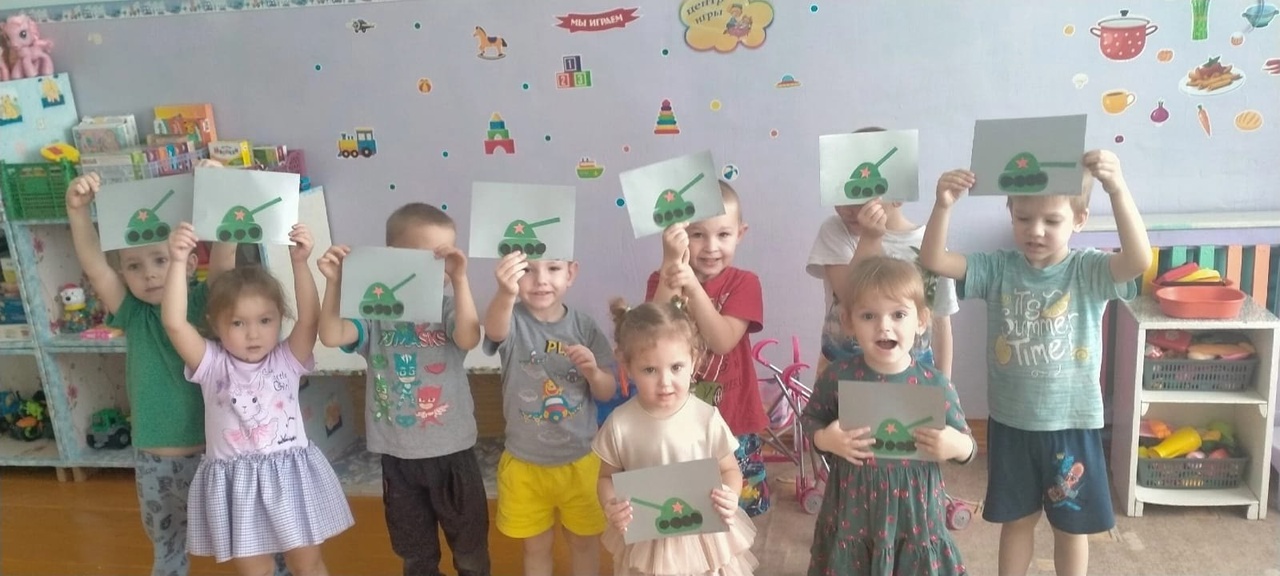 Наша Армия родная Сбережет покой страны, Чтоб росли мы, бед не зная Чтобы не было войны..