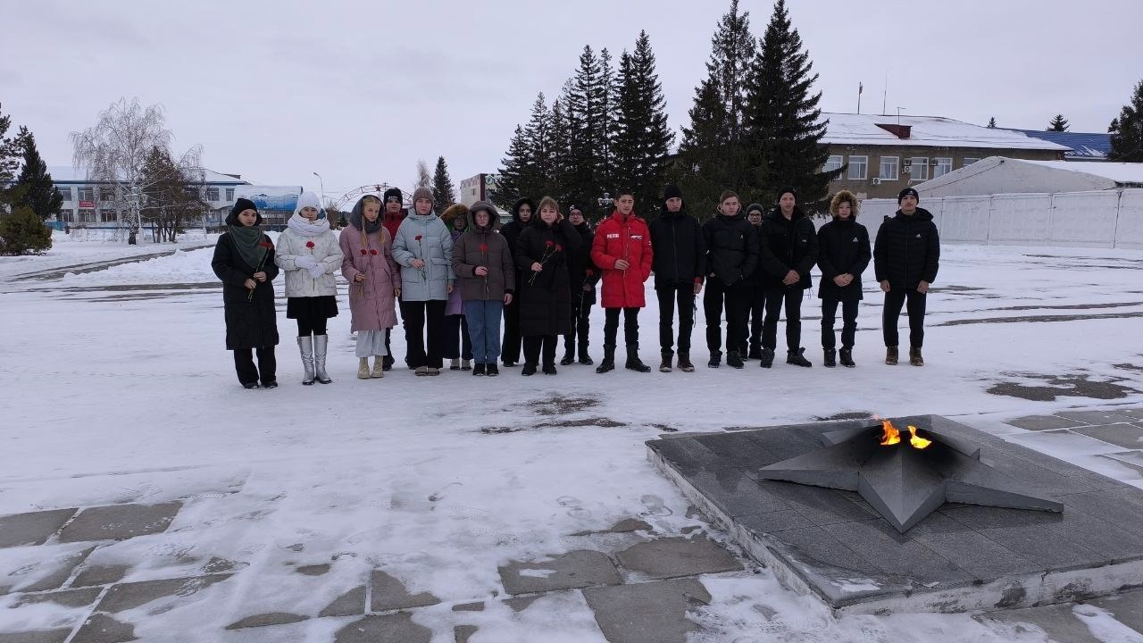 🕯День Неизвестного солдата - памятная дата в России, с 2014 года отмечаемая ежегодно 3 декабря в память о российских и советских воинах, погибших в боевых действиях на территории страны или за её пределами..