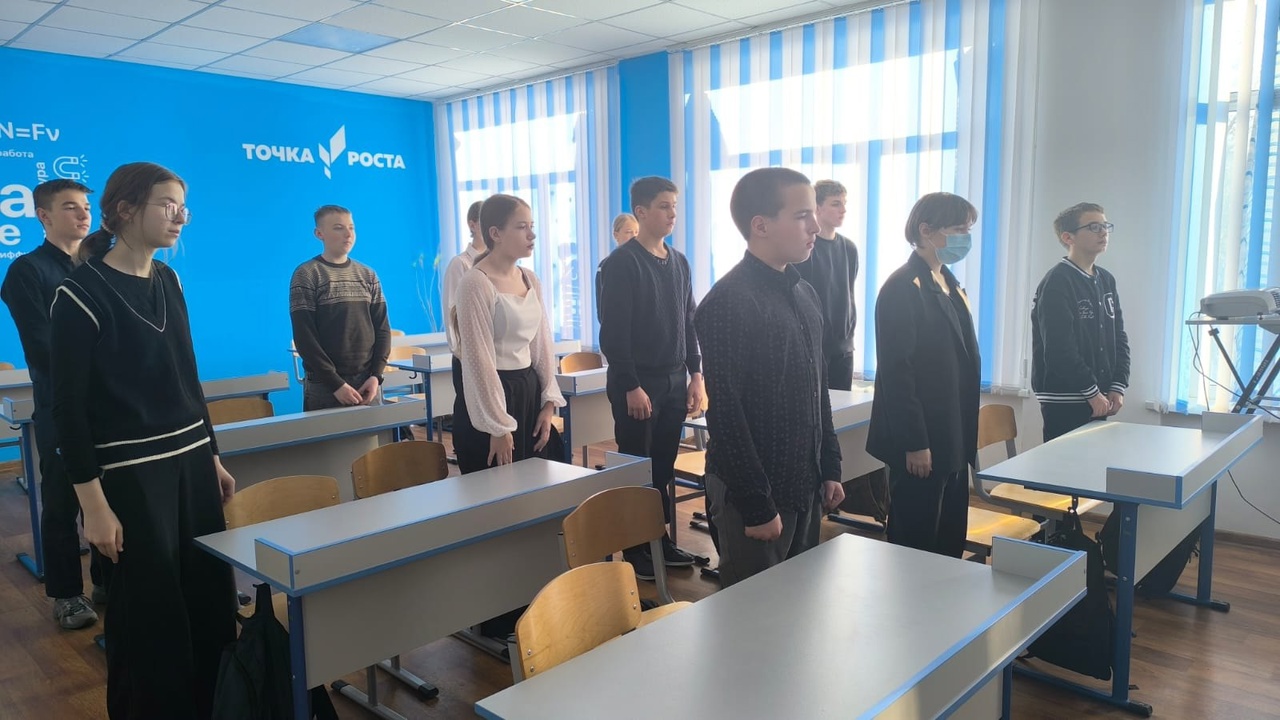 Сегодня, 27 ноября 2024 года на платформе &amp;quot;Сферум&amp;quot; прошла первая онлайн-встреча &amp;quot;Судьбы СВОих героев&amp;quot; с семьей участника специальной военной операции, выпускника МБОУ &amp;quot;Победительская СОШ&amp;quot; Плёхова Антона Сергеевича, в которой приняли участие обучающиеся 8.